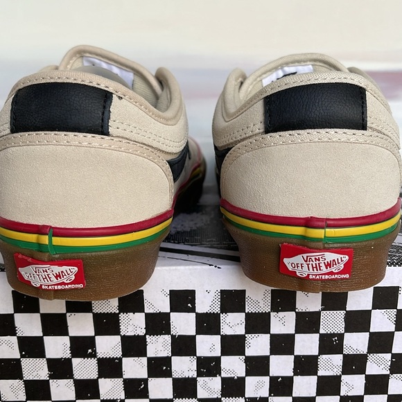 Vans WMNS Chukka Low Sid
Rasta Turtledove
VN0A5KQZDJR
Sneakers - Picture 13 of 16